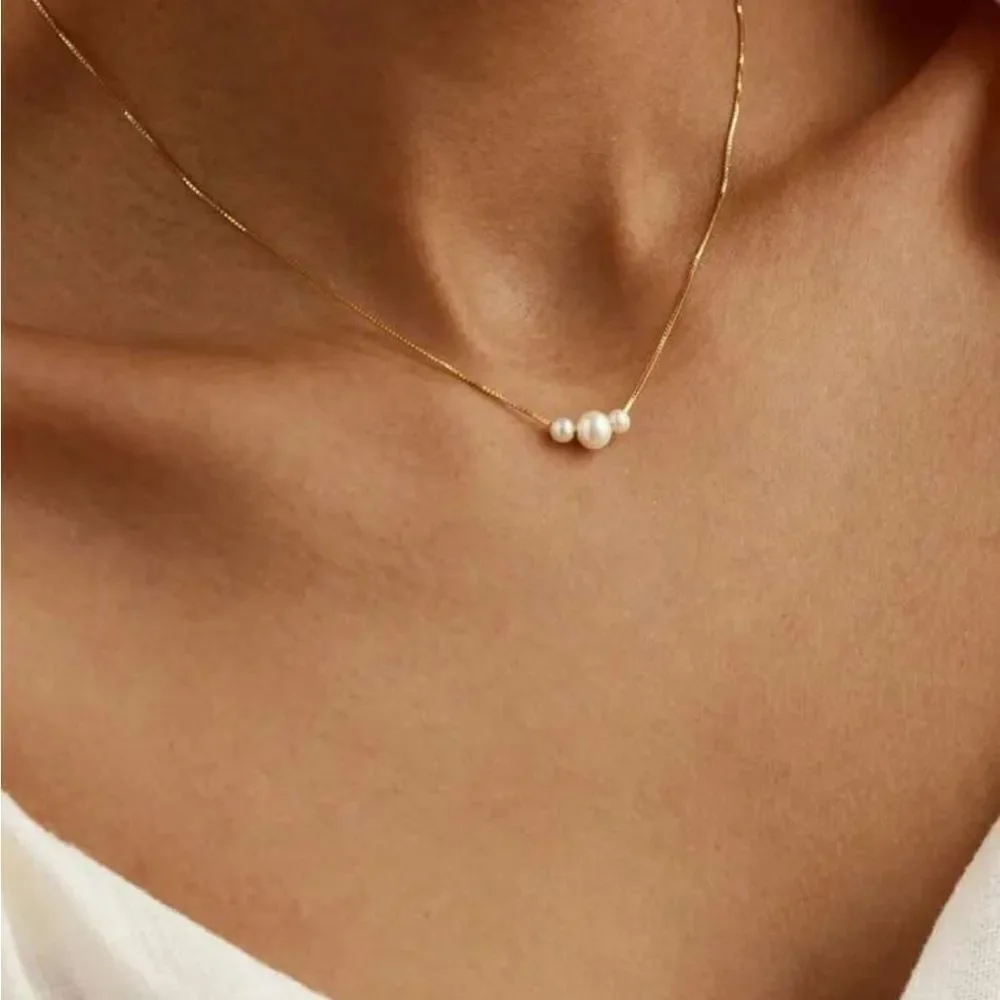 Gold Necklace with Pearls A1447
